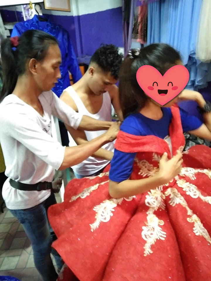 free gown for poor student